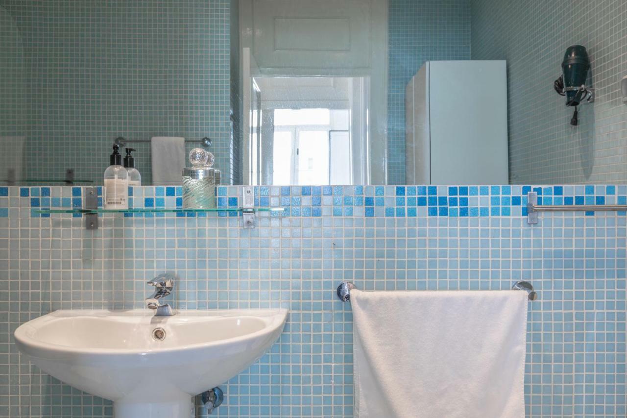 Fantastic Family Apartment In Estrela リスボン エクステリア 写真