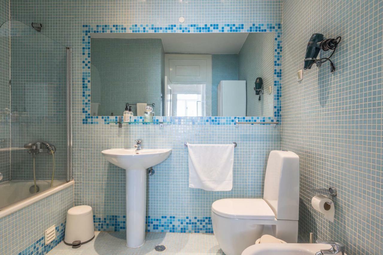 Fantastic Family Apartment In Estrela リスボン エクステリア 写真